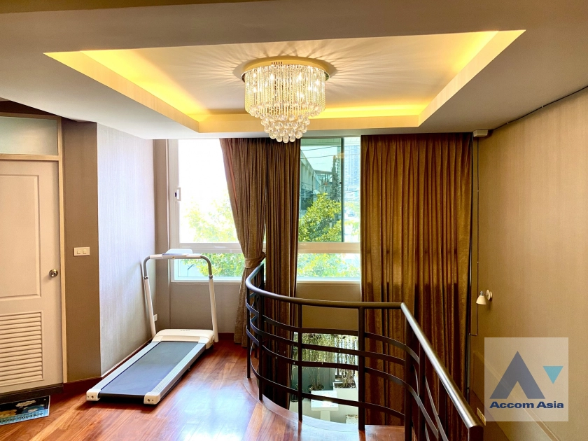 8  3 br Townhouse For Sale in Sathorn ,Bangkok  AA42178