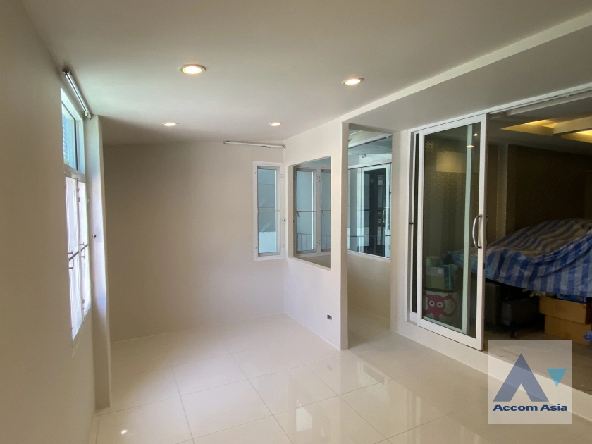 4  3 br Townhouse For Sale in Sathorn ,Bangkok  AA42178