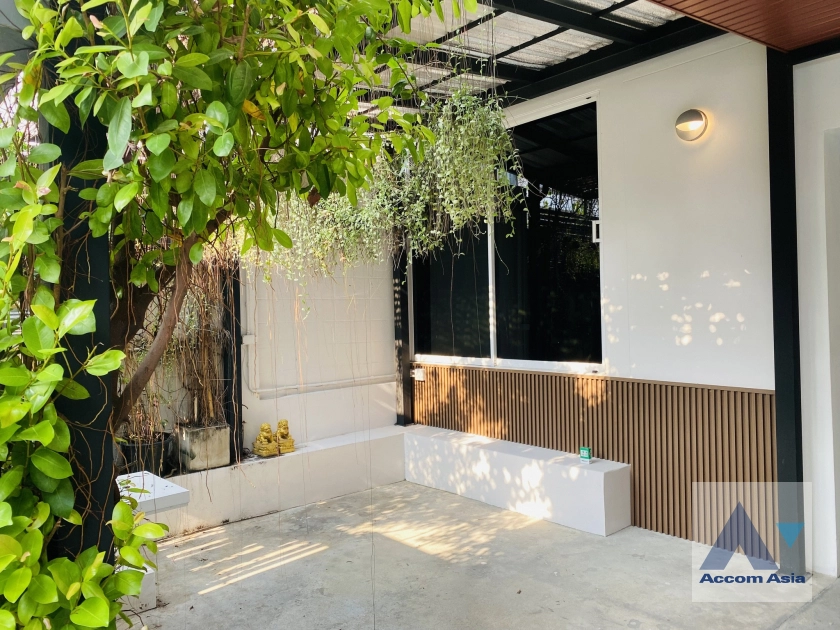 21  3 br Townhouse For Sale in Sathorn ,Bangkok  AA42178