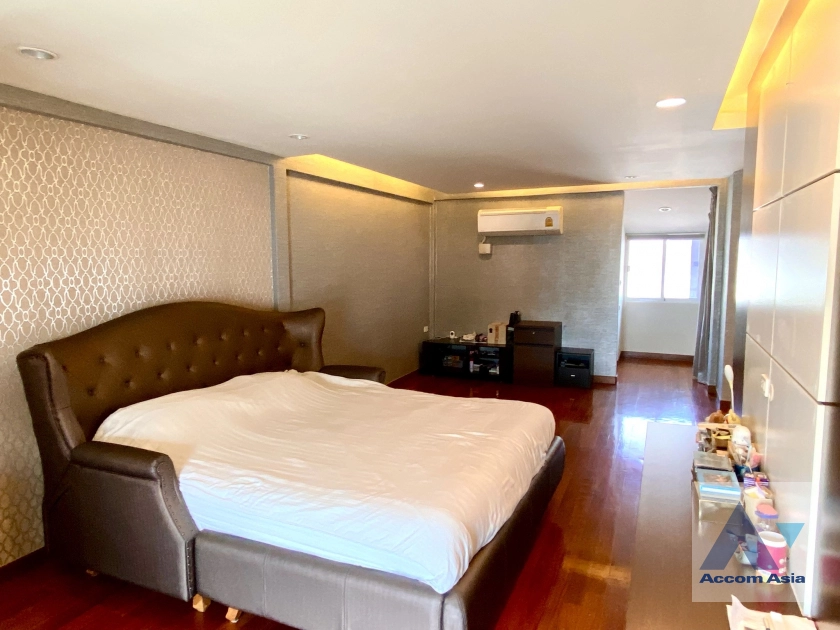 11  3 br Townhouse For Sale in Sathorn ,Bangkok  AA42178