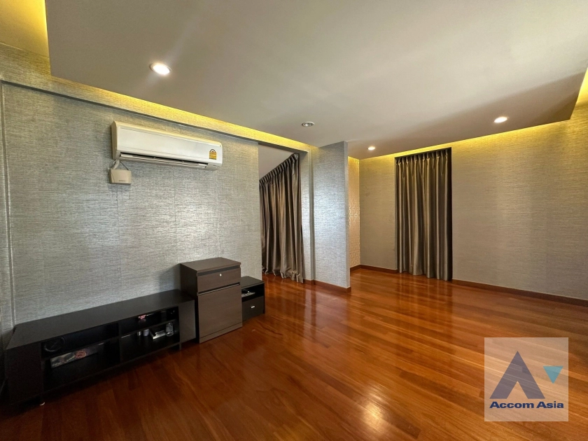 14  3 br Townhouse For Sale in Sathorn ,Bangkok  AA42178