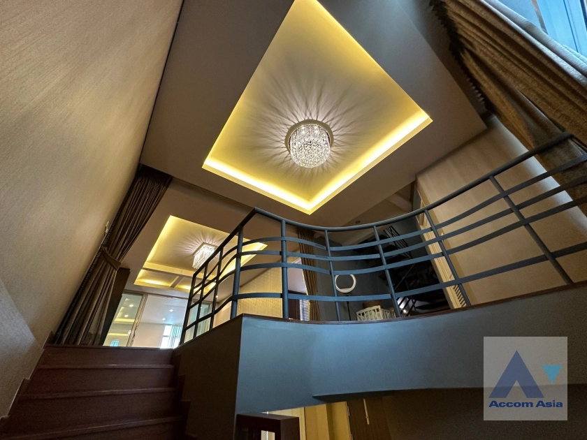 5  3 br Townhouse For Sale in Sathorn ,Bangkok  AA42178