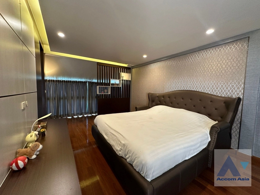 10  3 br Townhouse For Sale in Sathorn ,Bangkok  AA42178