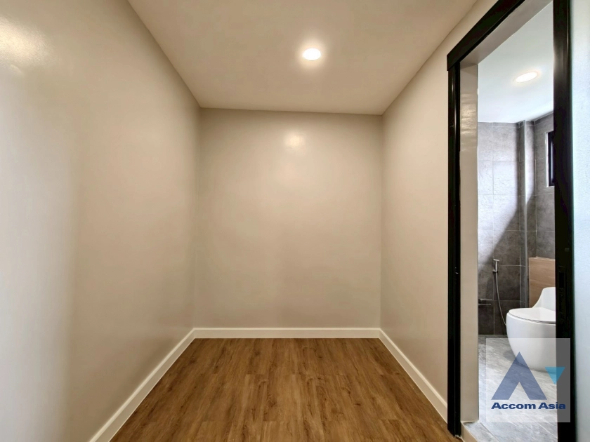 20  3 br Townhouse For Sale in Sukhumvit ,Bangkok BTS Ekkamai AA42207