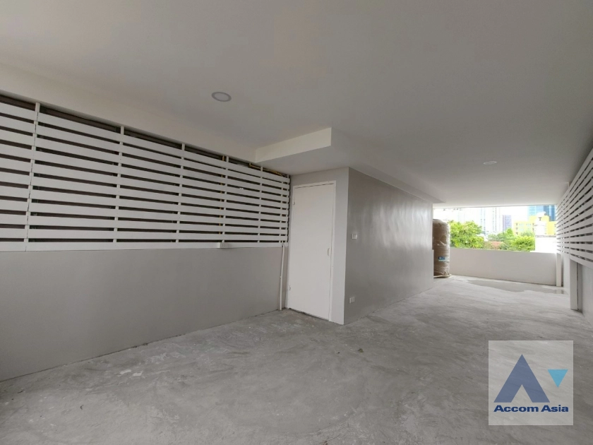 26  3 br Townhouse For Sale in Sukhumvit ,Bangkok BTS Ekkamai AA42207