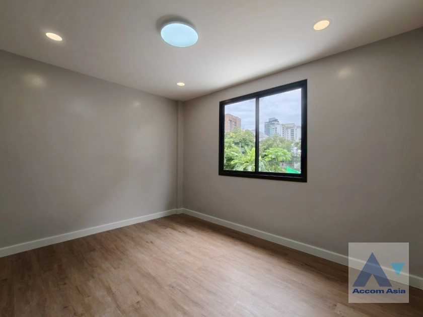 14  3 br Townhouse For Sale in Sukhumvit ,Bangkok BTS Ekkamai AA42207