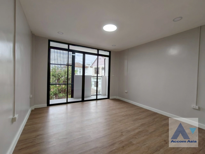 18  3 br Townhouse For Sale in Sukhumvit ,Bangkok BTS Ekkamai AA42207