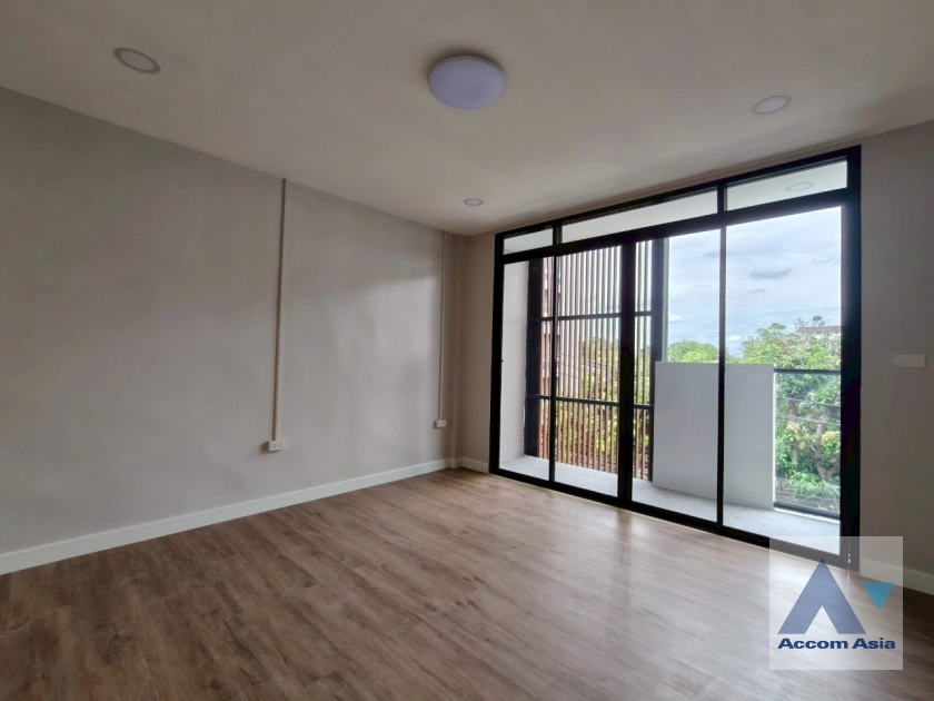 19  3 br Townhouse For Sale in Sukhumvit ,Bangkok BTS Ekkamai AA42207