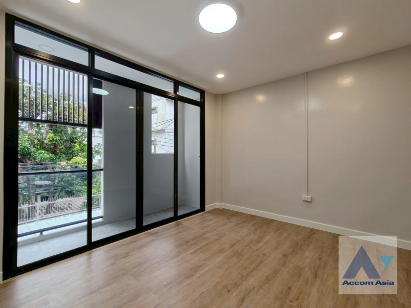 9  3 br Townhouse For Sale in Sukhumvit ,Bangkok BTS Ekkamai AA42207