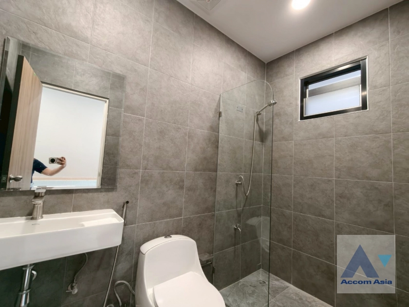 24  3 br Townhouse For Sale in Sukhumvit ,Bangkok BTS Ekkamai AA42207