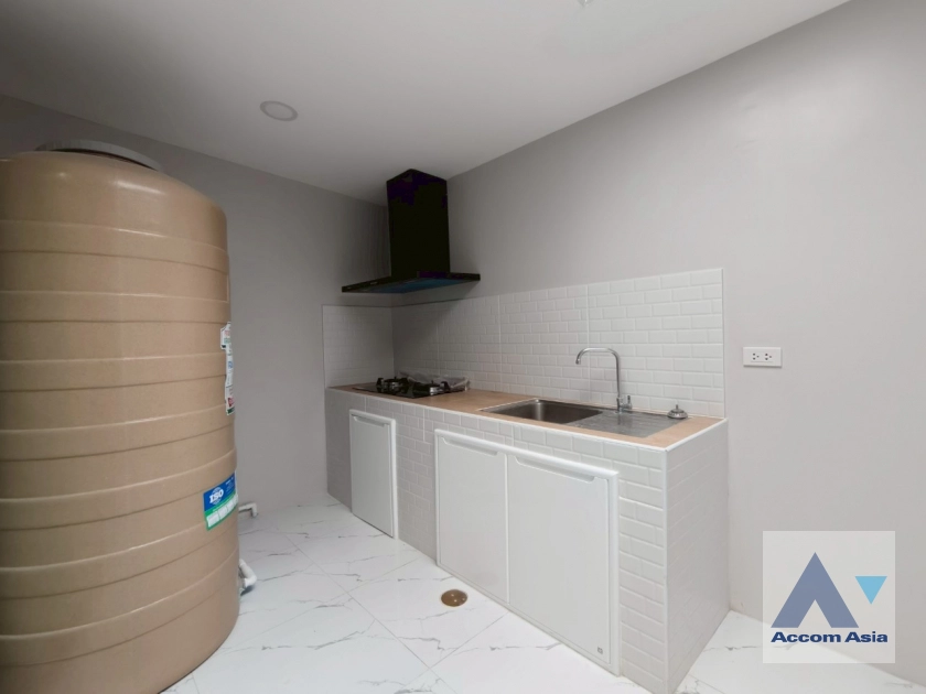 6  3 br Townhouse For Sale in Sukhumvit ,Bangkok BTS Ekkamai AA42207