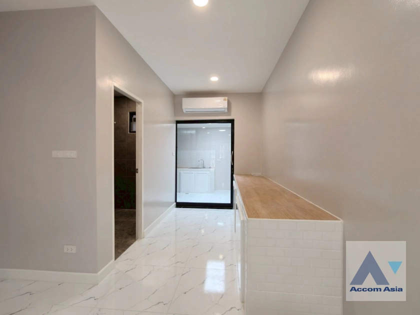 5  3 br Townhouse For Sale in Sukhumvit ,Bangkok BTS Ekkamai AA42207