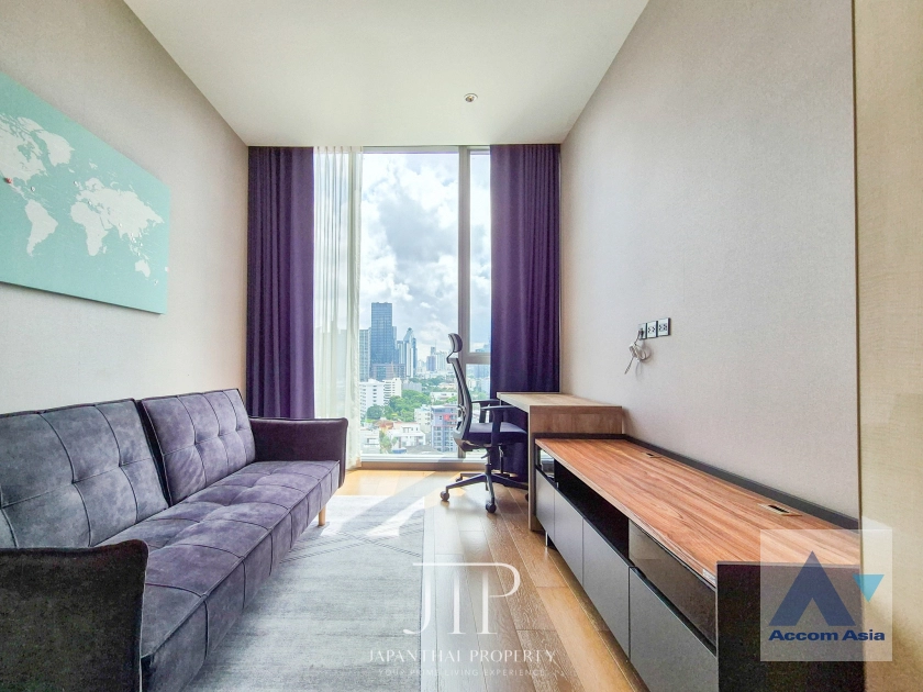 unit 2 Bedrooms  Condominium For Rent in Sukhumvit, Bangkok  near BTS Phrom Phong (AA42212)