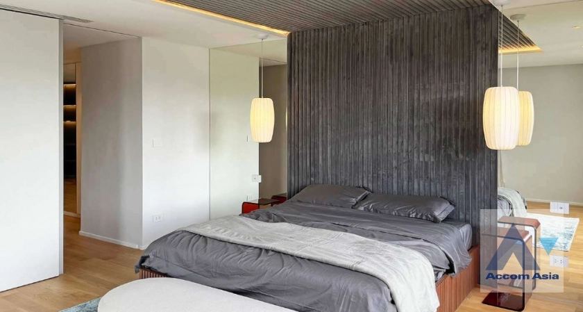 12  2 br Condominium For Sale in Sukhumvit ,Bangkok BTS Nana at Crystal Garden AA42214