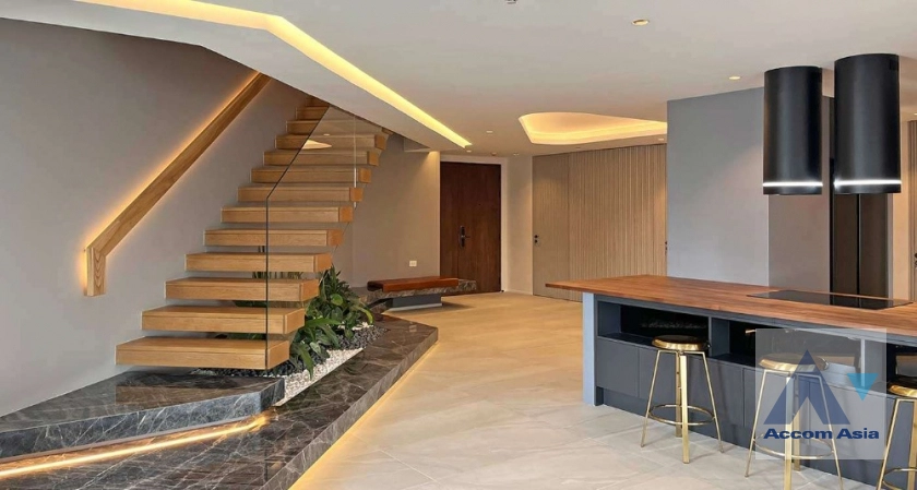 9  2 br Condominium For Sale in Sukhumvit ,Bangkok BTS Nana at Crystal Garden AA42214