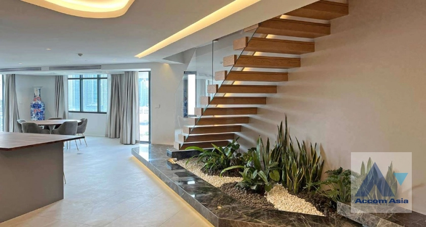 10  2 br Condominium For Sale in Sukhumvit ,Bangkok BTS Nana at Crystal Garden AA42214