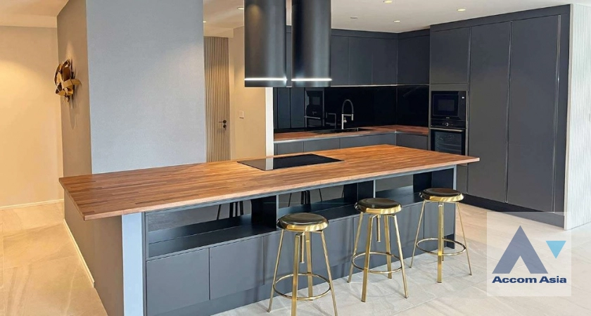 8  2 br Condominium For Sale in Sukhumvit ,Bangkok BTS Nana at Crystal Garden AA42214