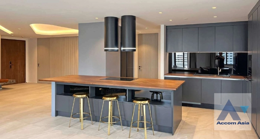 7  2 br Condominium For Sale in Sukhumvit ,Bangkok BTS Nana at Crystal Garden AA42214