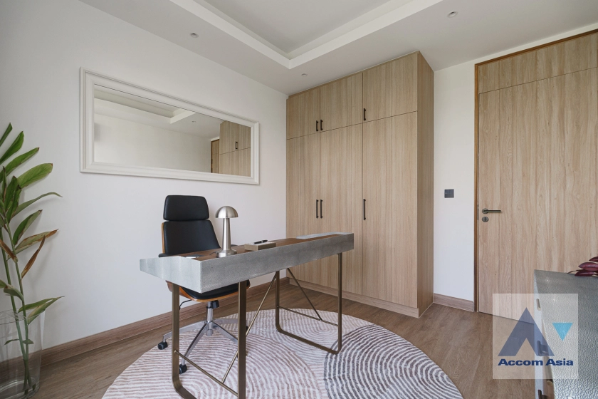 19  4 br Townhouse For Sale in Sukhumvit ,Bangkok BTS Phra khanong AA42228