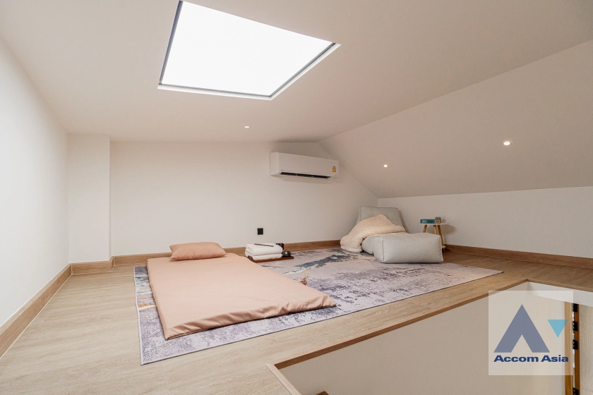 27  4 br Townhouse For Sale in Sukhumvit ,Bangkok BTS Phra khanong AA42228