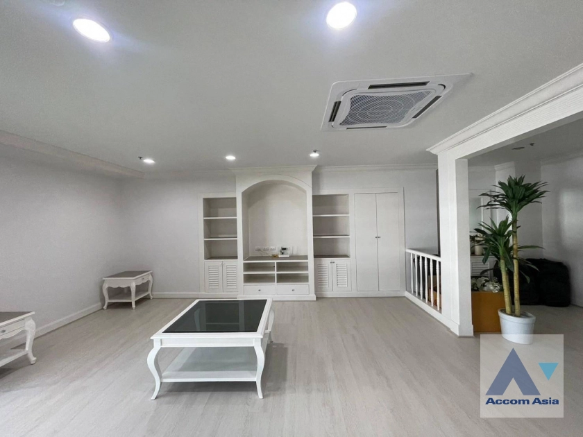 unitPet friendly |  3 Bedrooms  Apartment For Rent in Sukhumvit, Bangkok  near BTS Asok - MRT Sukhumvit (AA42231)