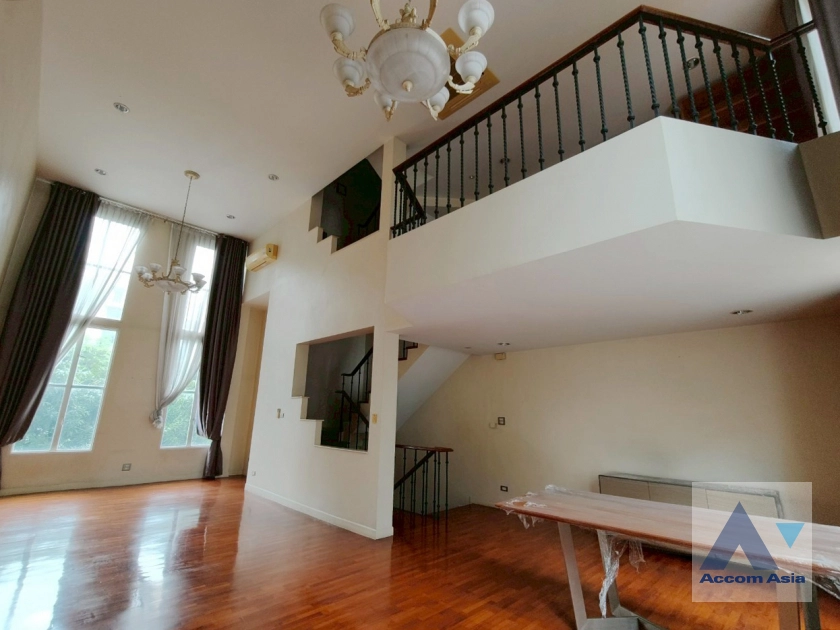 unitHouse for rent in the heart of Thonglor in private compound at  Baan Klang Krung Thonglor (AA42239)