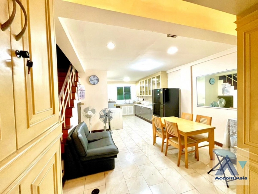 25  4 br Townhouse For Rent in Sukhumvit ,Bangkok BTS Phra khanong at Regent 71 AA42246