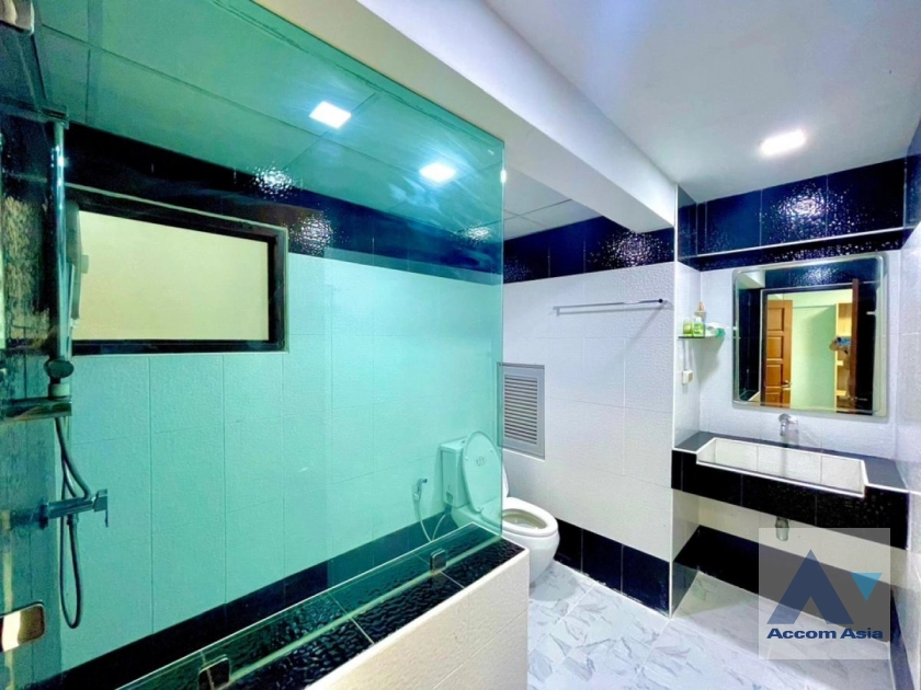 38  4 br Townhouse For Rent in Sukhumvit ,Bangkok BTS Phra khanong at Regent 71 AA42246