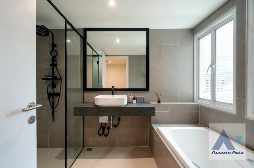 20  3 br Condominium For Sale in Sukhumvit ,Bangkok BTS Ekkamai at Le Nice Ekamai AA42253