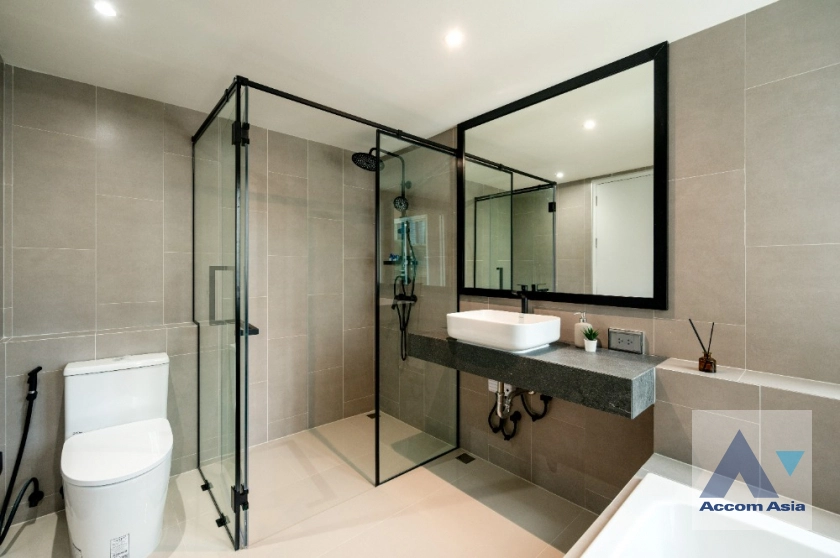 21  3 br Condominium For Sale in Sukhumvit ,Bangkok BTS Ekkamai at Le Nice Ekamai AA42253