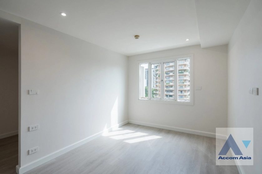 24  3 br Condominium For Sale in Sukhumvit ,Bangkok BTS Ekkamai at Le Nice Ekamai AA42253