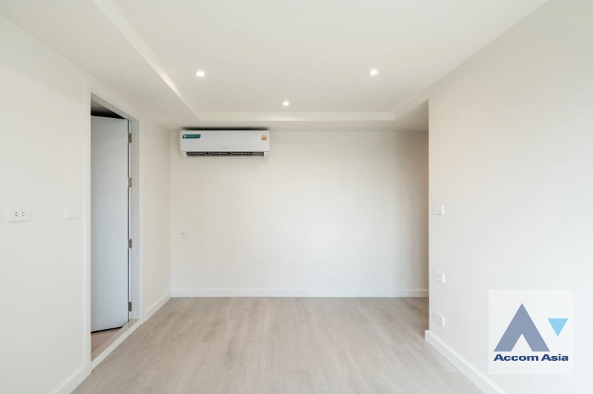 31  3 br Condominium For Sale in Sukhumvit ,Bangkok BTS Ekkamai at Le Nice Ekamai AA42253