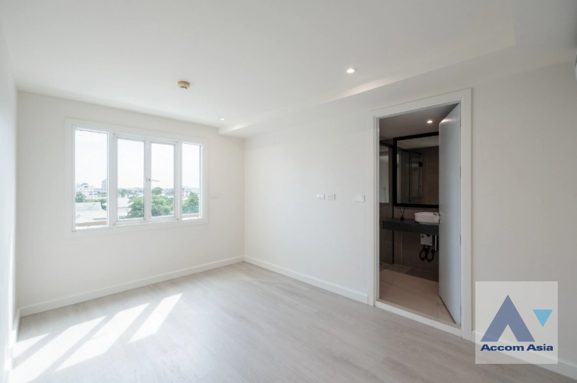 32  3 br Condominium For Sale in Sukhumvit ,Bangkok BTS Ekkamai at Le Nice Ekamai AA42253