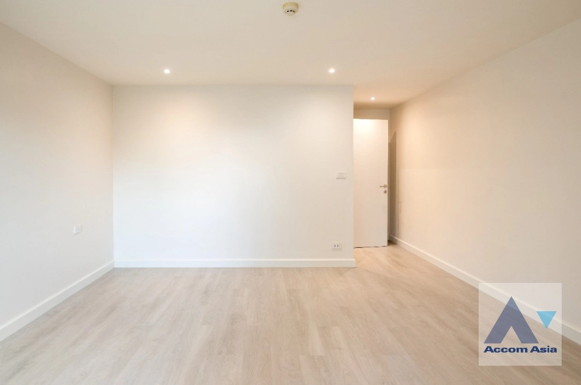 29  3 br Condominium For Sale in Sukhumvit ,Bangkok BTS Ekkamai at Le Nice Ekamai AA42253