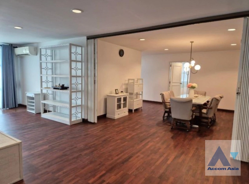 unitFully Furnished, Pet friendly |  3 Bedrooms  Condominium For Rent & Sale in Sukhumvit, Bangkok  near BTS Phrom Phong (AA42254)