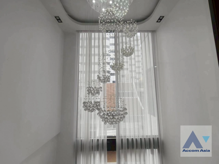 11  4 br Townhouse For Sale in Sukhumvit ,Bangkok BTS Asok AA42261