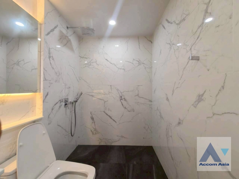 24  4 br Townhouse For Sale in Sukhumvit ,Bangkok BTS Asok AA42261
