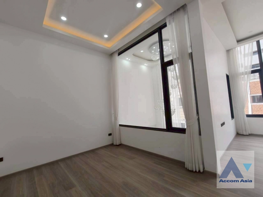 12  4 br Townhouse For Sale in Sukhumvit ,Bangkok BTS Asok AA42261