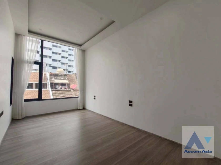 22  4 br Townhouse For Sale in Sukhumvit ,Bangkok BTS Asok AA42261