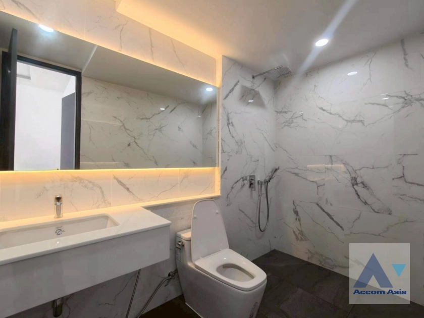 25  4 br Townhouse For Sale in Sukhumvit ,Bangkok BTS Asok AA42261