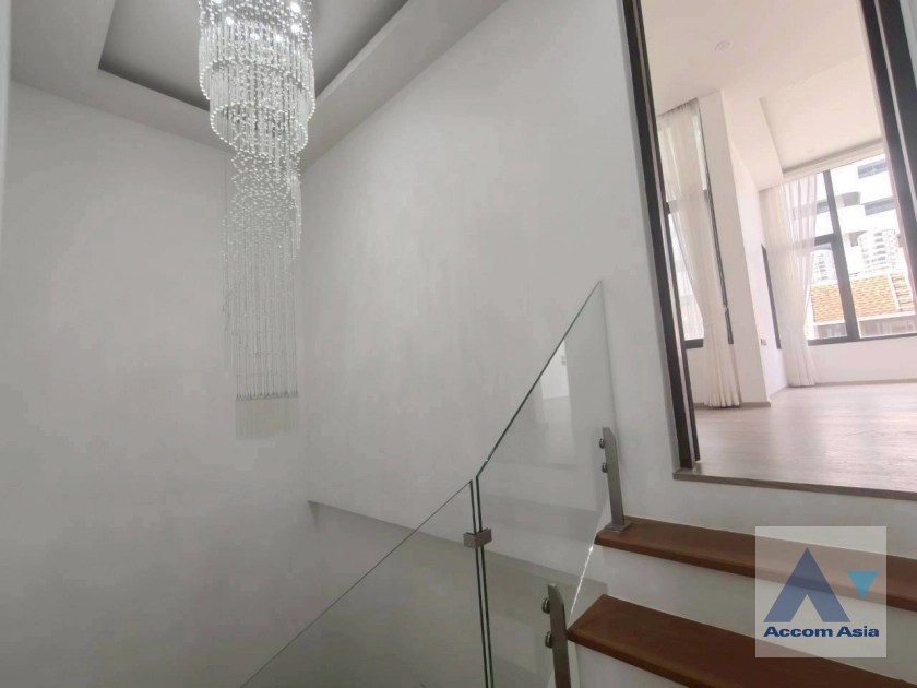 17  4 br Townhouse For Sale in Sukhumvit ,Bangkok BTS Asok AA42261