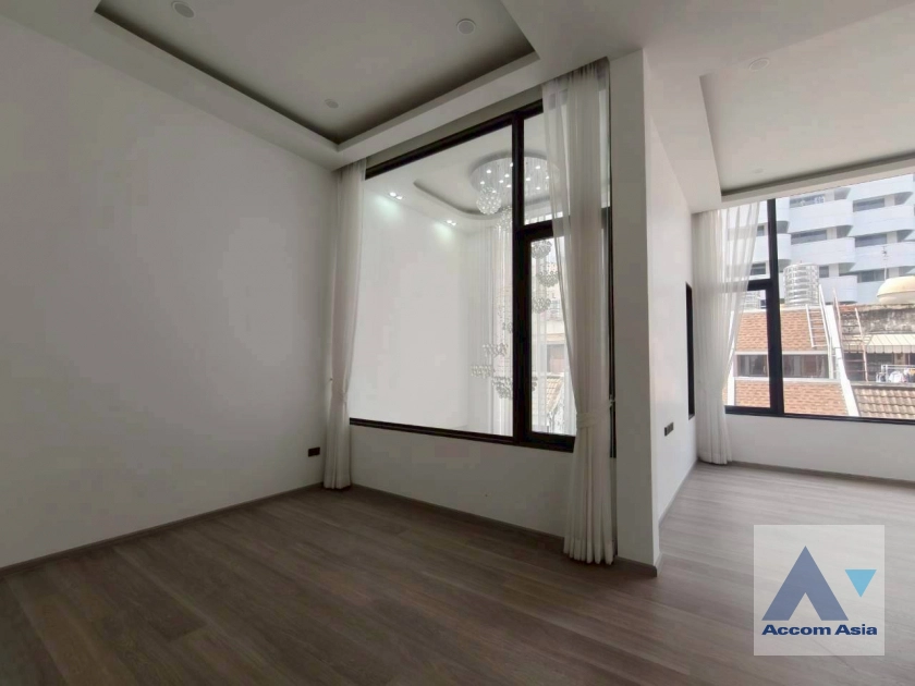 16  4 br Townhouse For Sale in Sukhumvit ,Bangkok BTS Asok AA42261