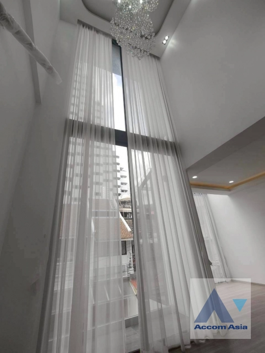 18  4 br Townhouse For Sale in Sukhumvit ,Bangkok BTS Asok AA42261