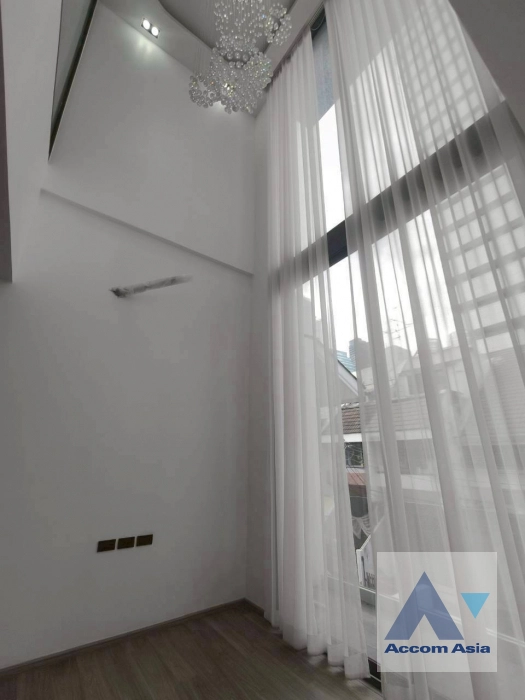 19  4 br Townhouse For Sale in Sukhumvit ,Bangkok BTS Asok AA42261