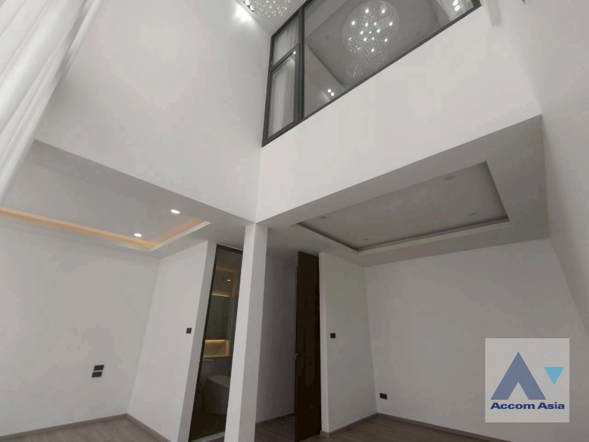 9  4 br Townhouse For Sale in Sukhumvit ,Bangkok BTS Asok AA42261