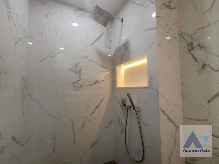 32  4 br Townhouse For Sale in Sukhumvit ,Bangkok BTS Asok AA42261