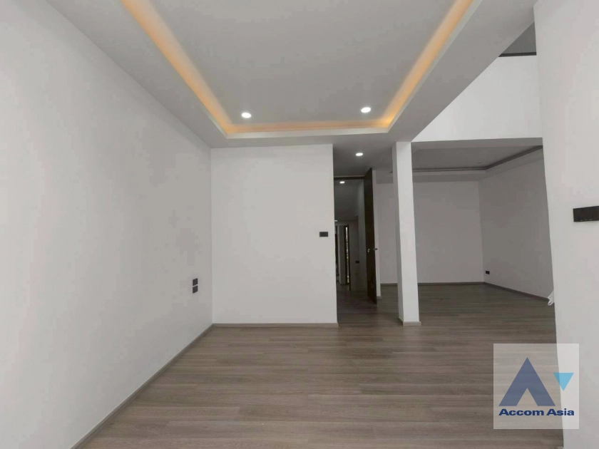 23  4 br Townhouse For Sale in Sukhumvit ,Bangkok BTS Asok AA42261