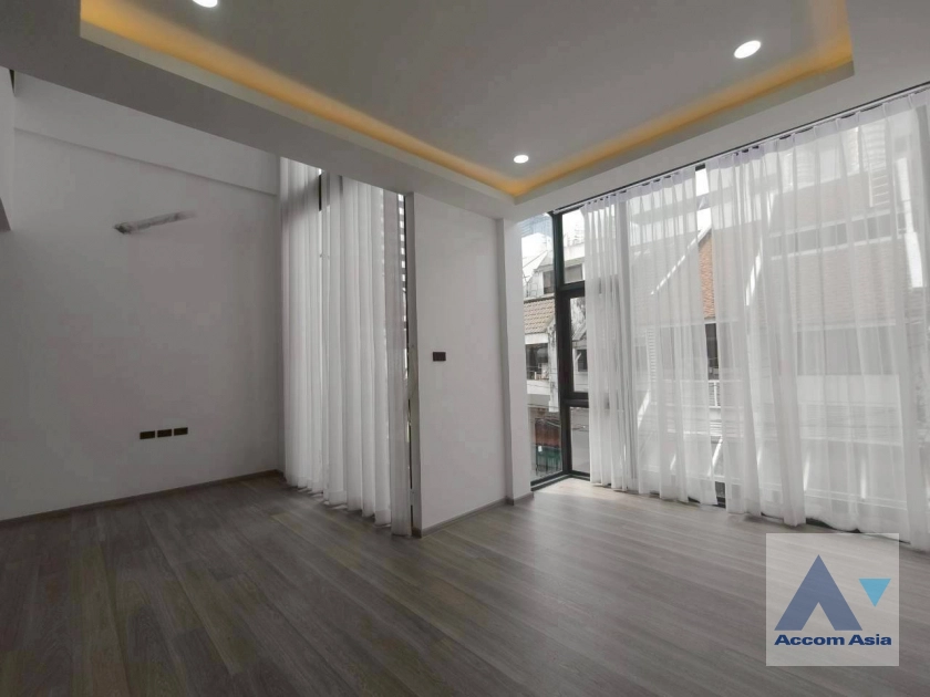 13  4 br Townhouse For Sale in Sukhumvit ,Bangkok BTS Asok AA42261
