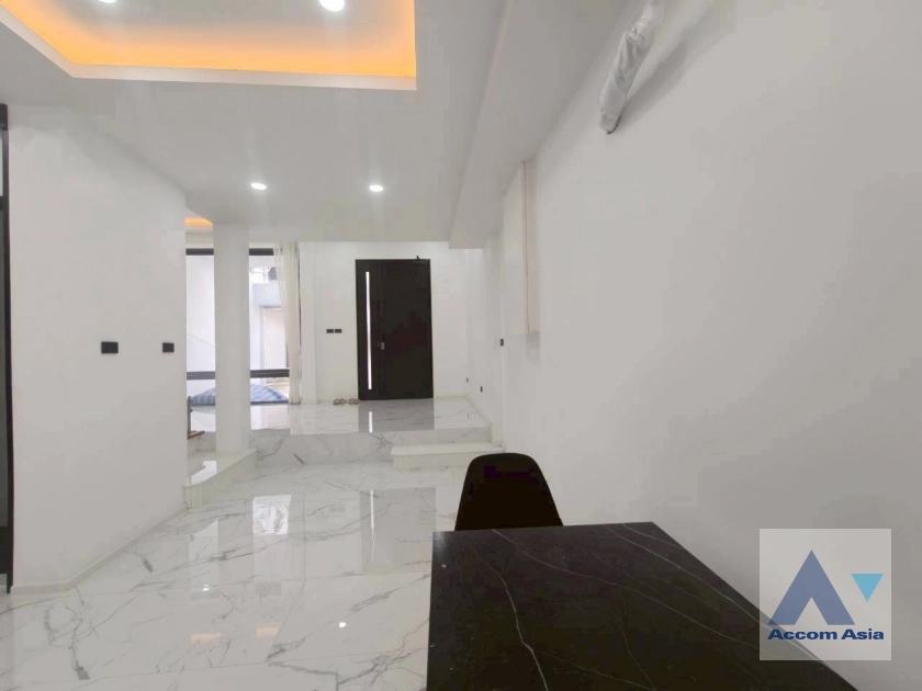 37  4 br Townhouse For Sale in Sukhumvit ,Bangkok BTS Asok AA42261