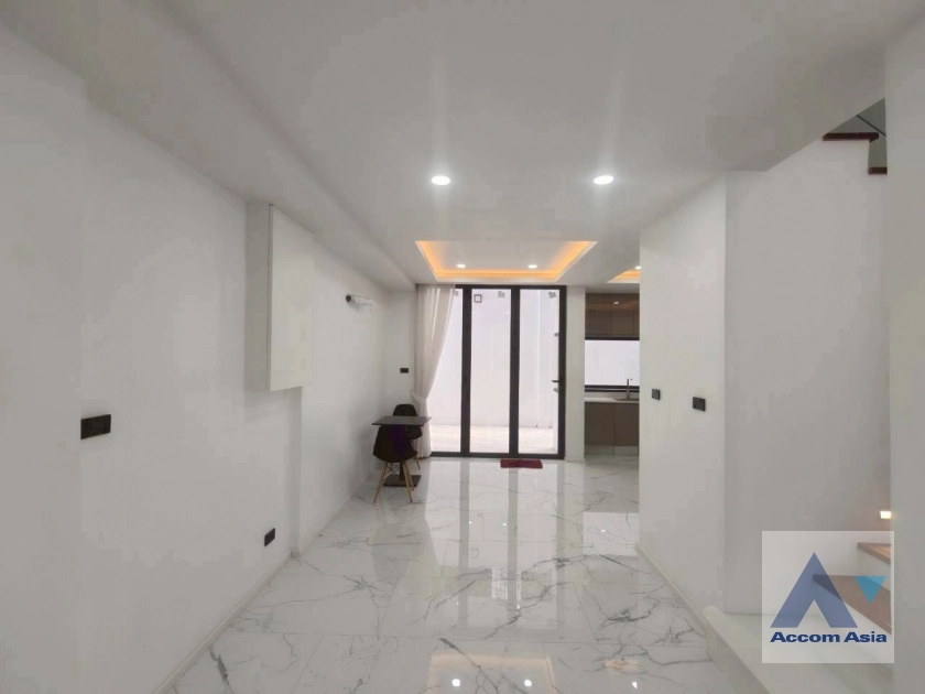 5  4 br Townhouse For Sale in Sukhumvit ,Bangkok BTS Asok AA42261